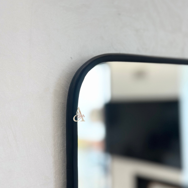 Square mirror in black brass