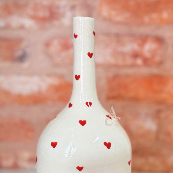 Tayri red heart vase