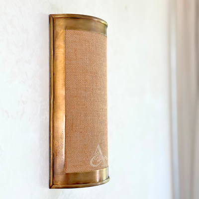 Aourir wall light in brass and jute