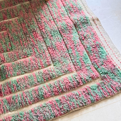 Pink and green Beni Ouarain Berber rug 100% sheep's wool - 163cm / 135cm