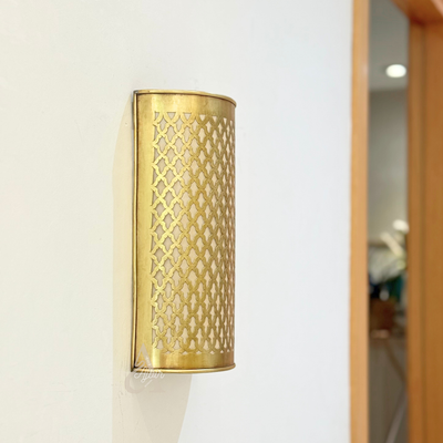 Khmissa wall light in gilded brass