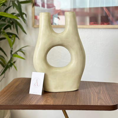 Atbir matte cream vase
