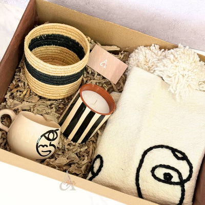 XL Oudm Black and White Handcrafted Gift Box