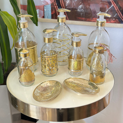 Distributeur de savon en verre et laiton doré grand martelé - Ajbir