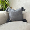 Housse de Coussin à pompons 50cmx50cm Gris foncé - Ajbir