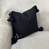 Housse de coussin à pompons 50cmx50cm noir