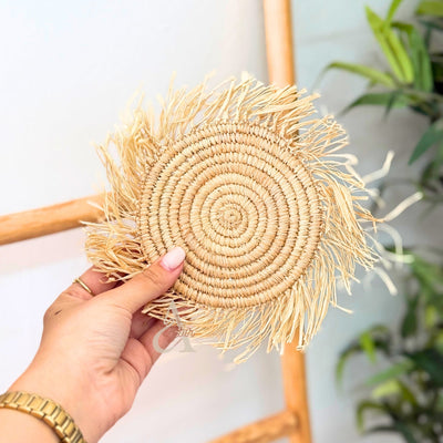 Amnay natural raffia saucer with fringes