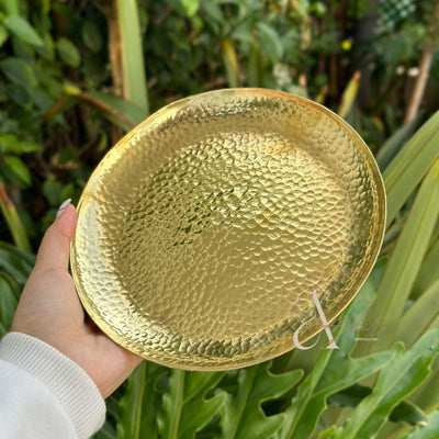 Assiette martelée en laiton doré - Ajbir