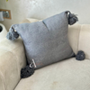 Housse de Coussin à pompons 50cmx50cm Gris foncé - Ajbir