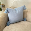 Housse coussin à pompons 45cmx50cm bleu ciel