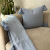 Housse coussin à pompons 45cmx50cm bleu ciel