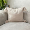 Housse de coussin à pompons 50cmx50cm crème