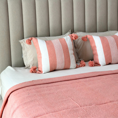 Housse de coussin artisanale à pompons 50cmx50cm saumon rayé vertical