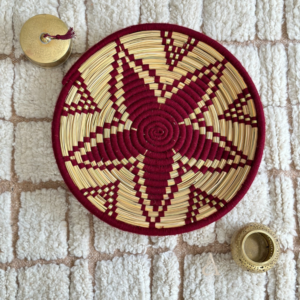 Round candle holder in gold-plated brass