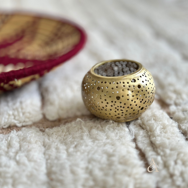 Round candle holder in gold-plated brass