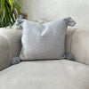 Housse de Coussin à pompons 45cmx45cm Gris clair