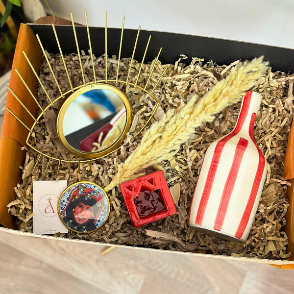 XL handcrafted red tit gift box