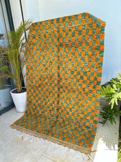 Tapis Beni Ouarain damier orange et vert 2,54m/1,54m - Ajbir