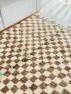 Tapis Beni Ouarain damier taupe - 2,42m / 1,62m