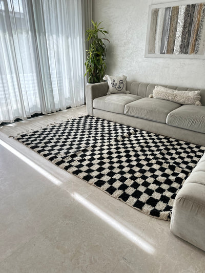 Tapis Beni Ouarain damier noir et blanc - 2,53m / 1,54m - Ajbir