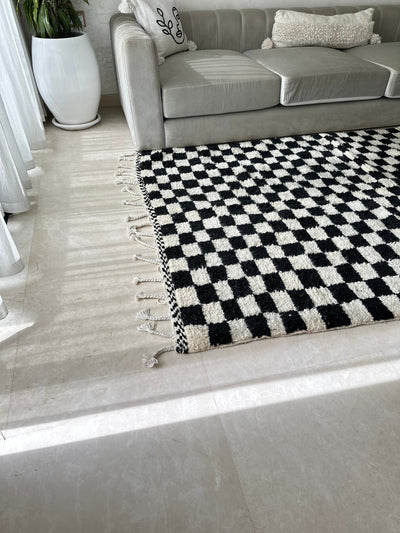 Tapis Beni Ouarain damier noir et blanc - 2,53m / 1,54m - Ajbir