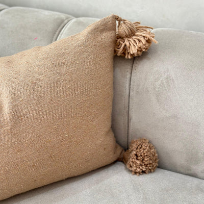 Housse de Coussin à pompons beige 50cmx40cm - Ajbir