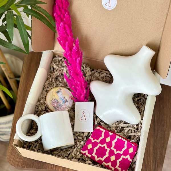 Tayyugt White and Pink Handcrafted Gift Box