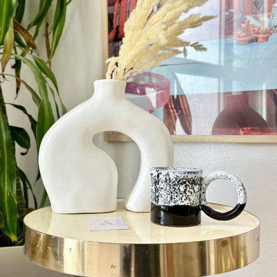 Speckled middle handle mug